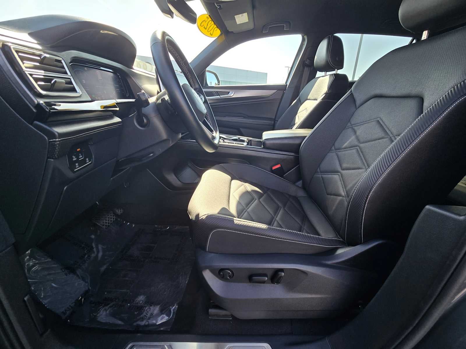 2025 Volkswagen Atlas Cross Sport 2.0T SE w/Technology