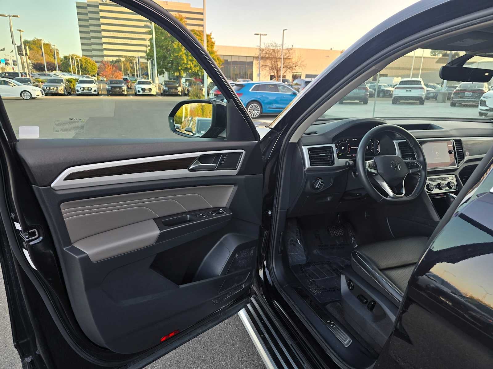 2022 Volkswagen Atlas 3.6L V6 SE w/Technology