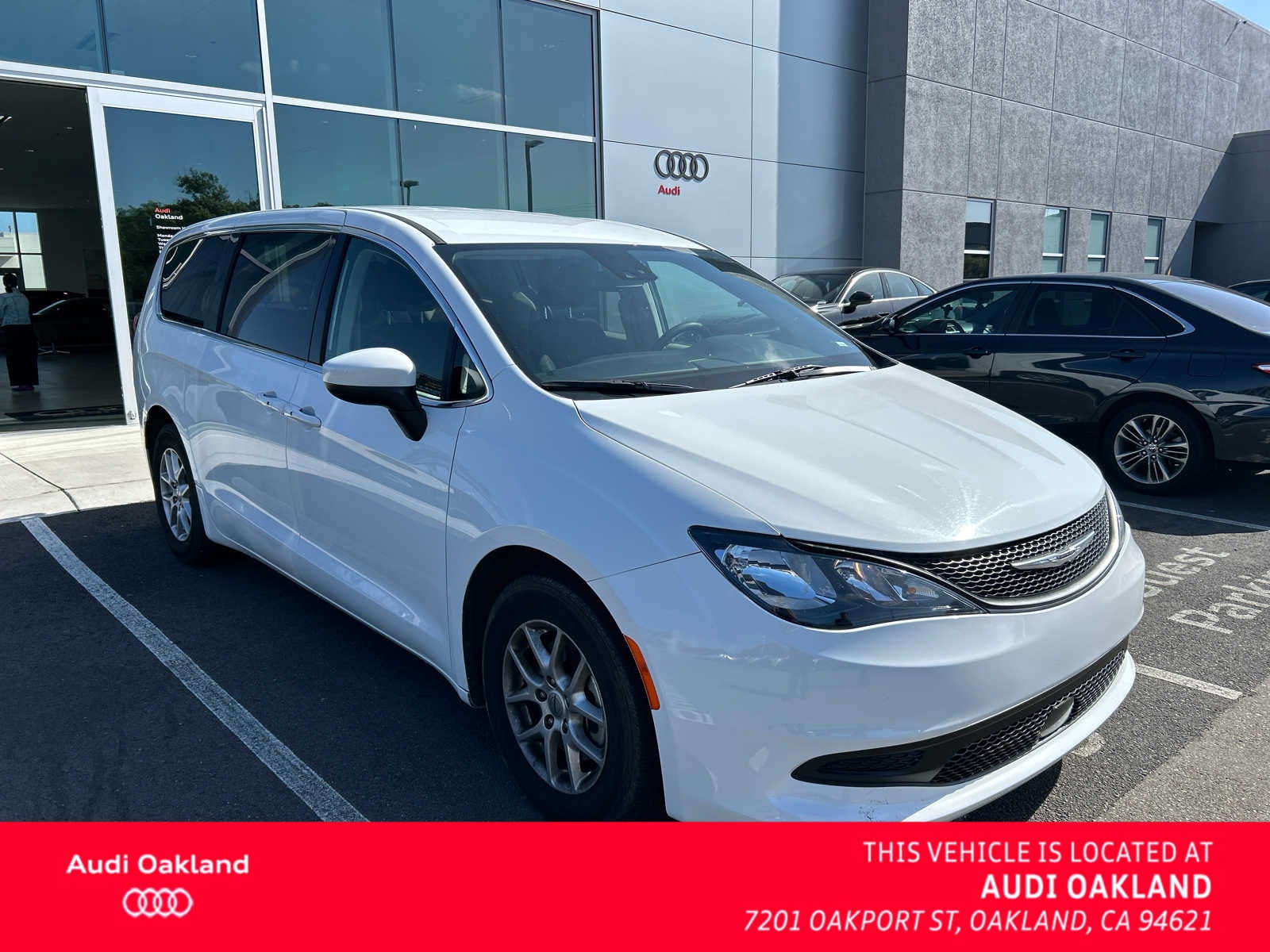 2023 Chrysler Voyager LX