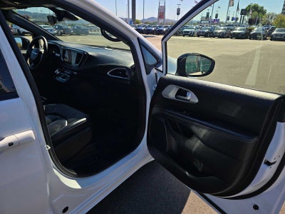 2024 Chrysler Pacifica Hybrid S Appearance Pkg