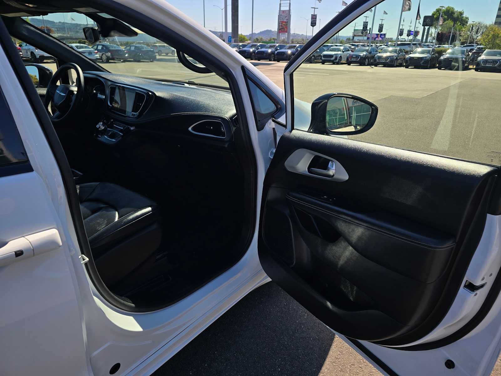 2024 Chrysler Pacifica Hybrid S Appearance Pkg