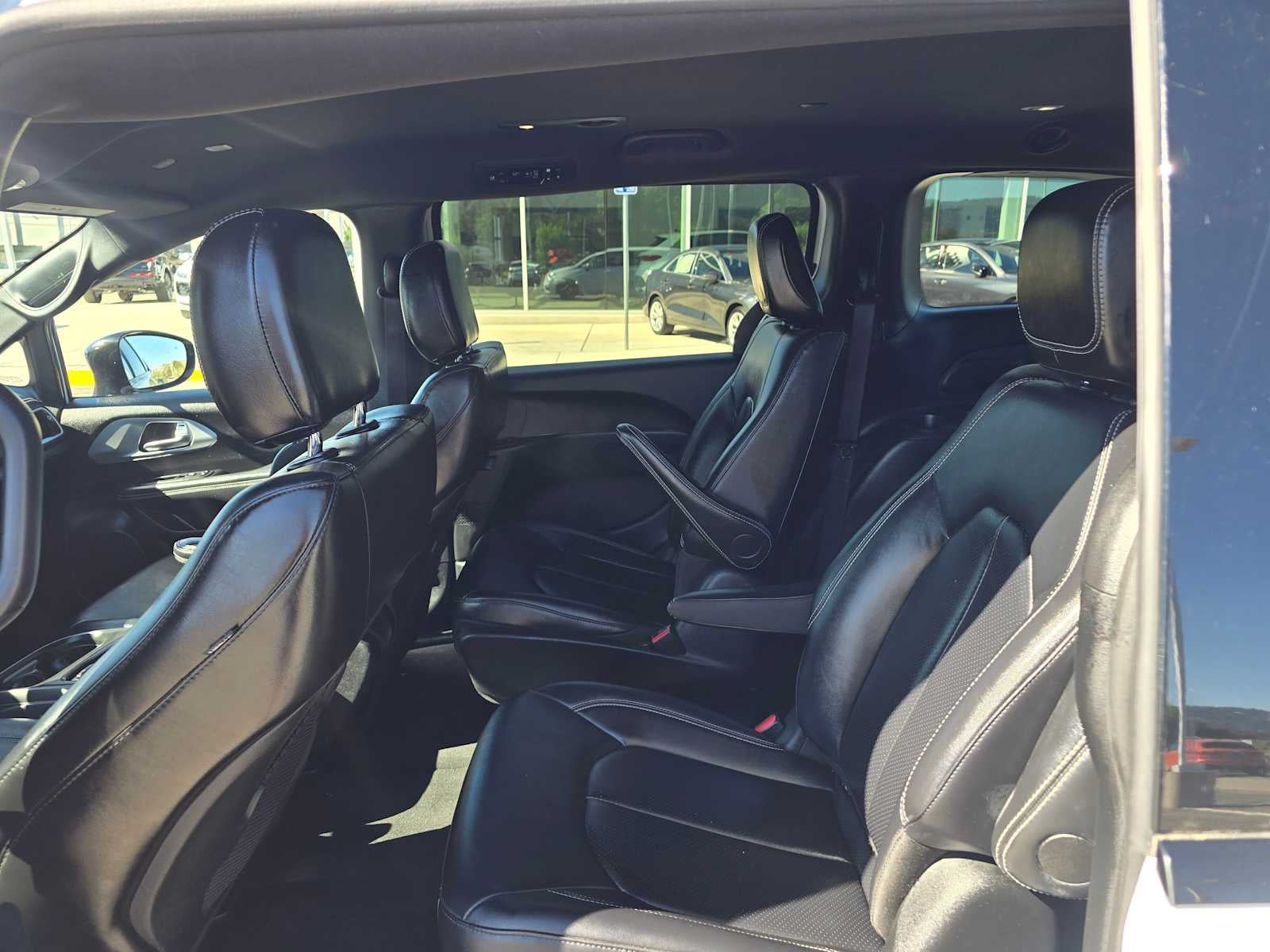2024 Chrysler Pacifica Hybrid S Appearance Pkg