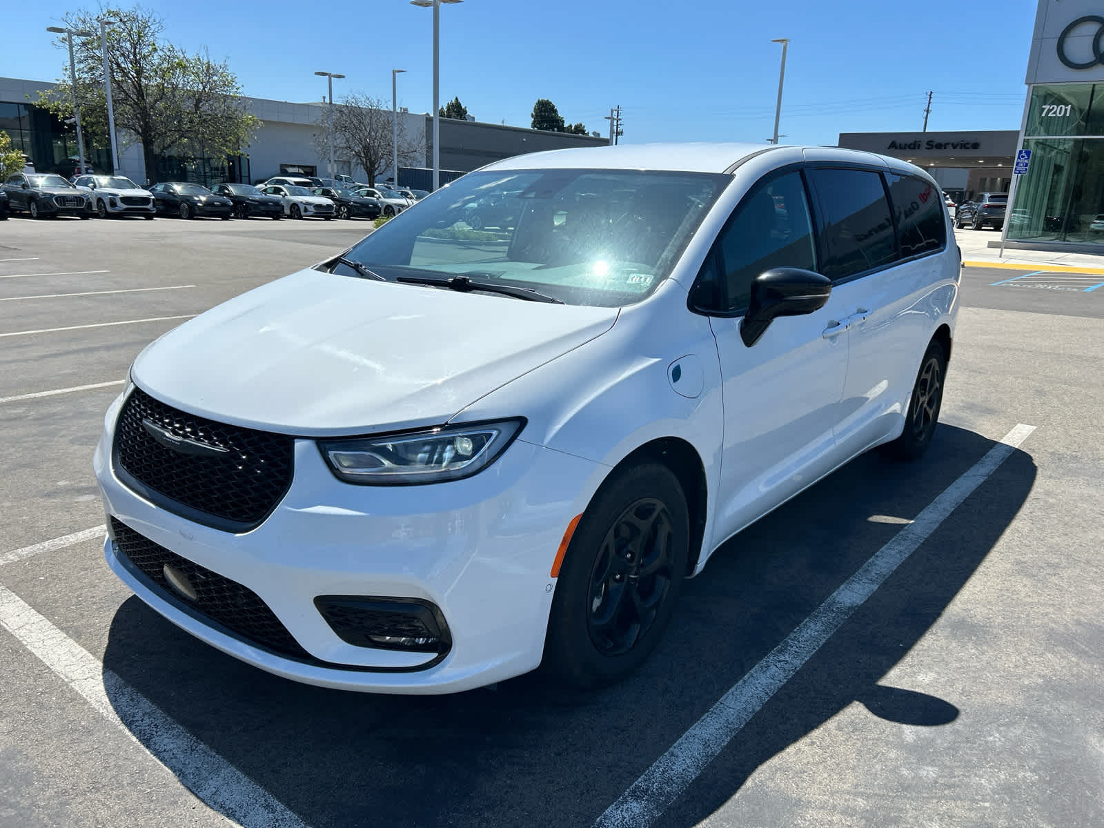 2024 Chrysler Pacifica Hybrid S Appearance Pkg