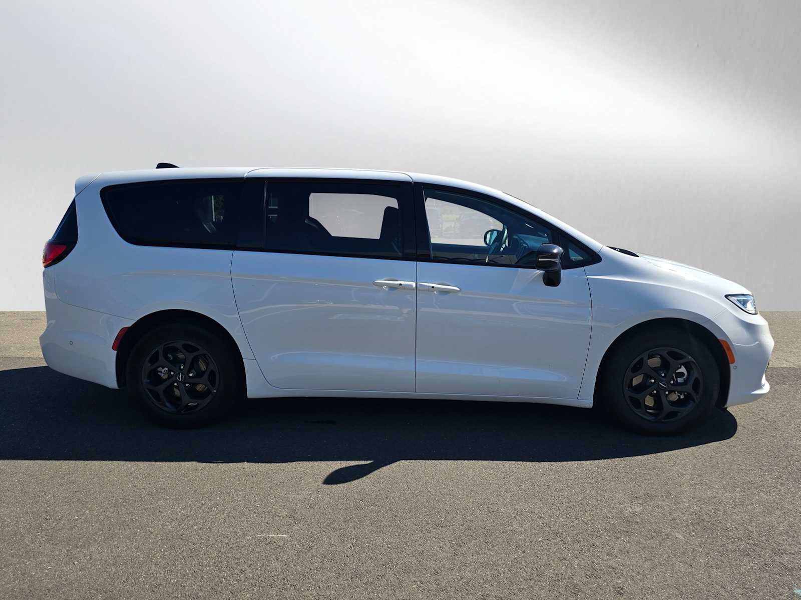 2024 Chrysler Pacifica Hybrid S Appearance Pkg