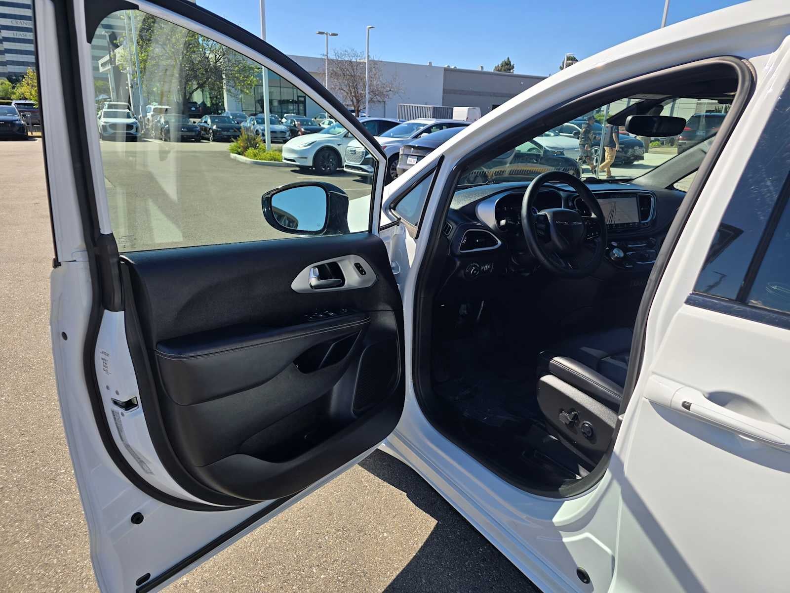 2024 Chrysler Pacifica Hybrid S Appearance Pkg