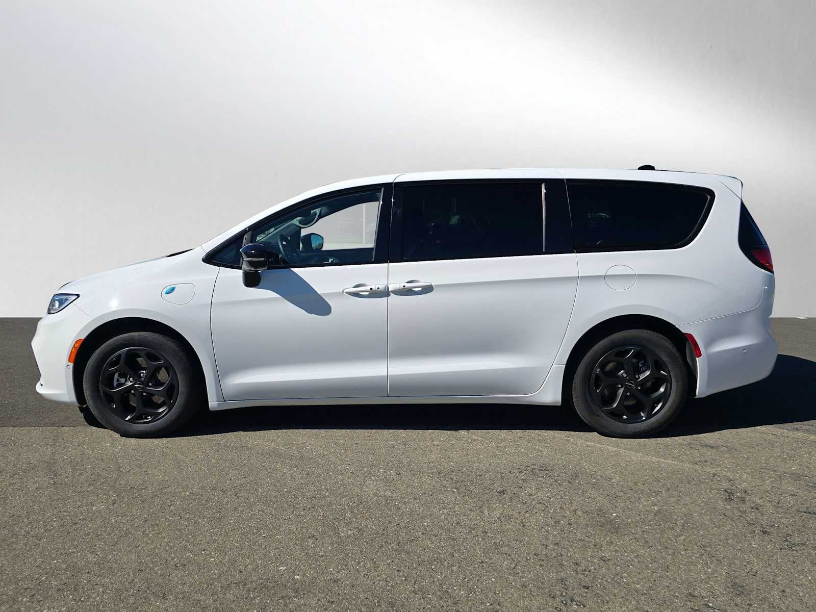 2024 Chrysler Pacifica Hybrid S Appearance Pkg