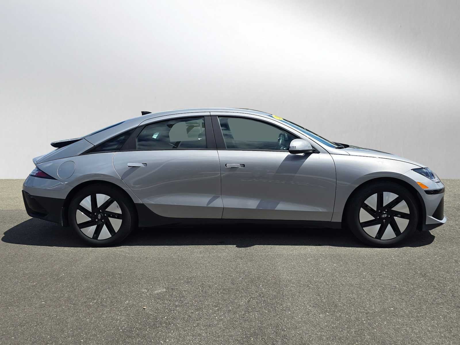 2024 Hyundai IONIQ 6 SE