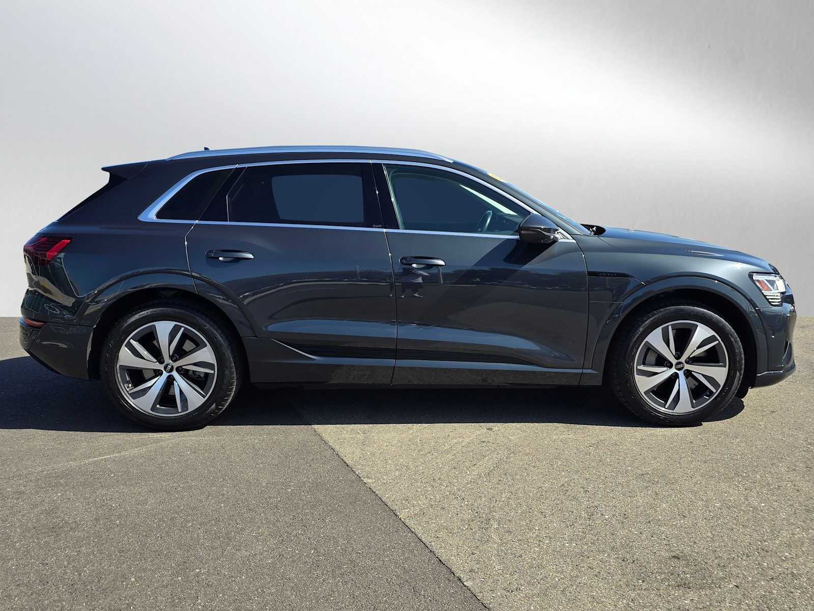 2024 Audi Q8 e-tron Premium Plus