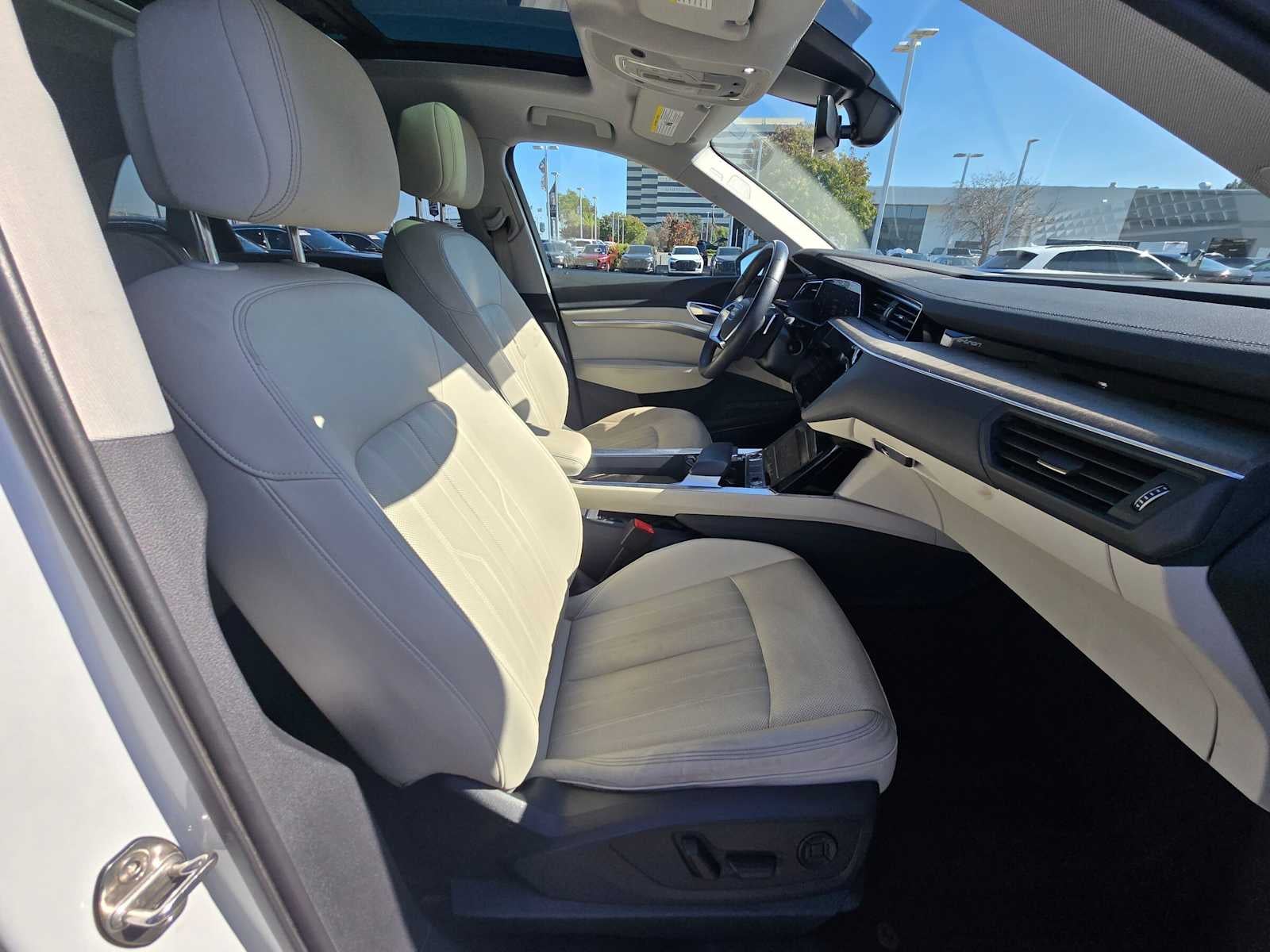 2024 Audi Q8 e-tron Premium Plus