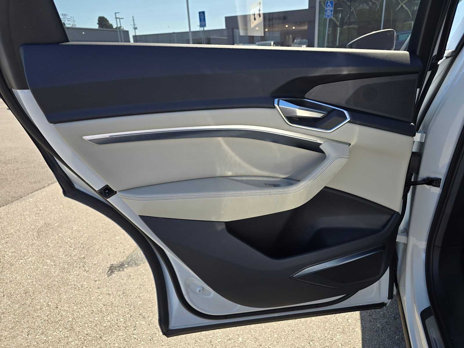 2024 Audi Q8 e-tron Premium Plus