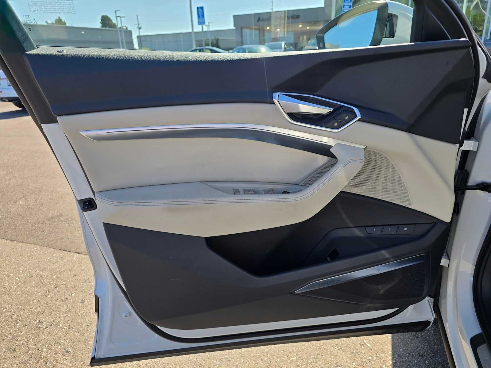 2024 Audi Q8 e-tron Premium Plus