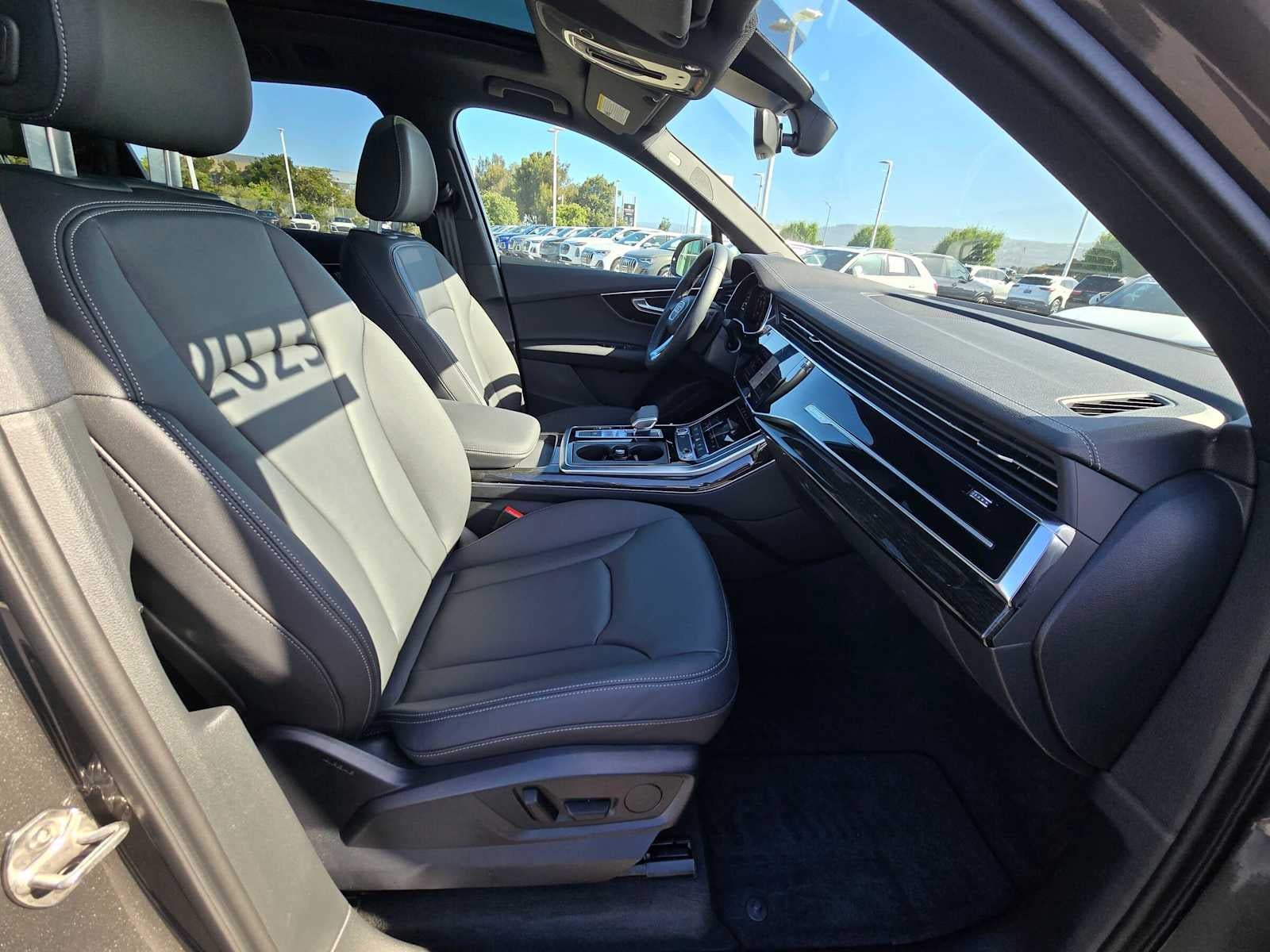 2025 Audi Q7 Premium