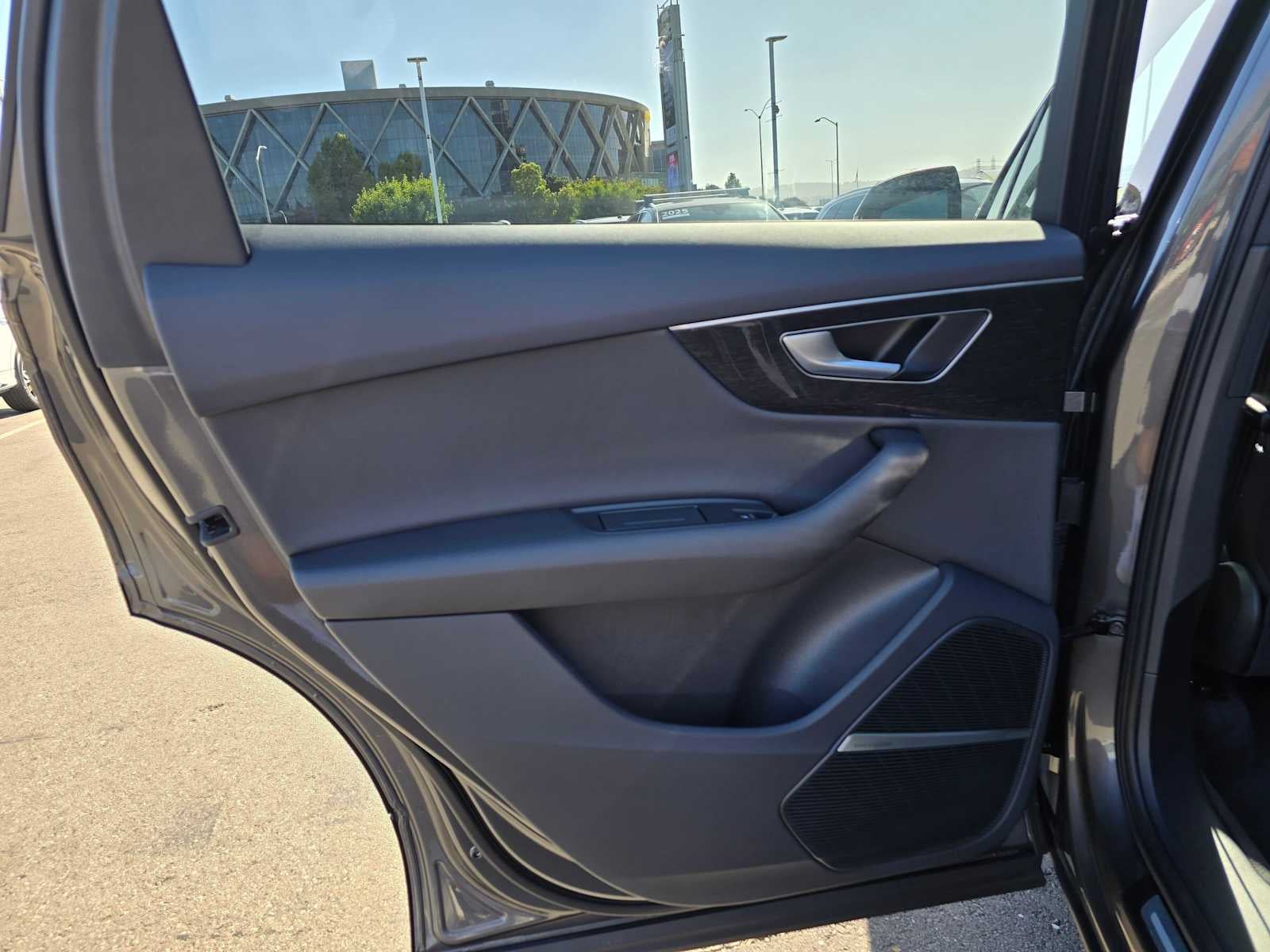 2025 Audi Q7 Premium