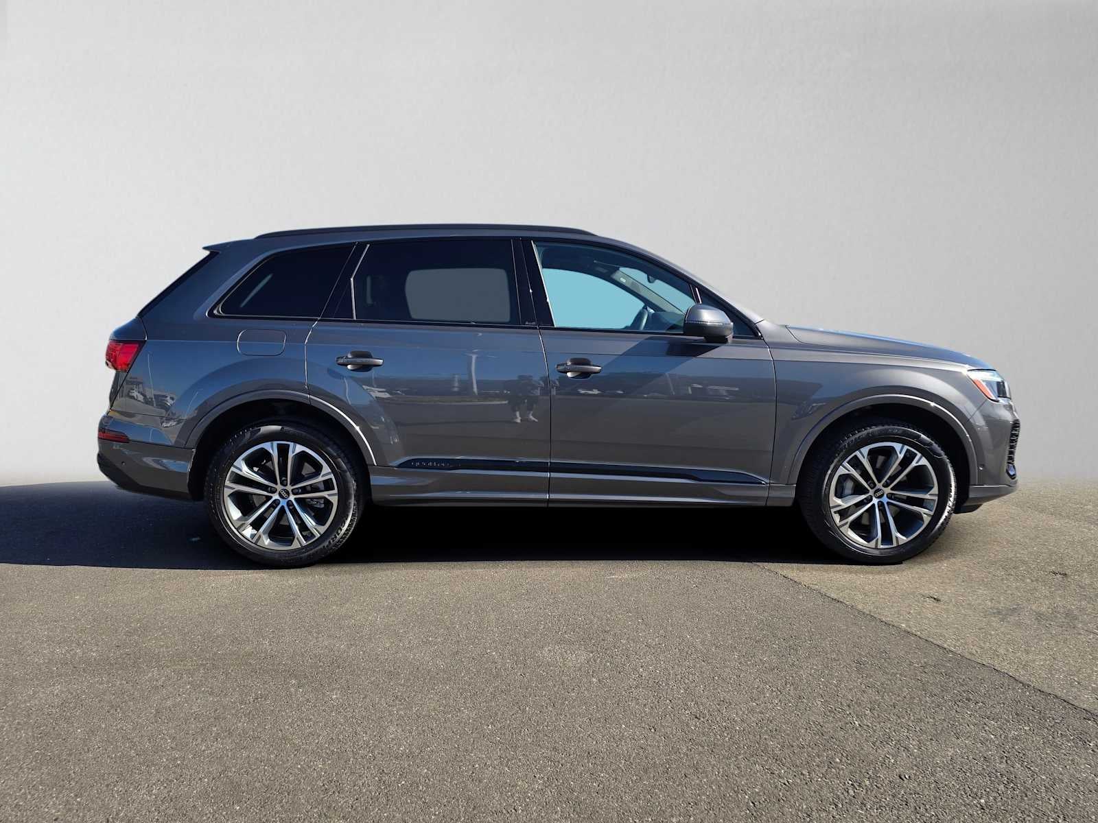 2025 Audi Q7 Premium