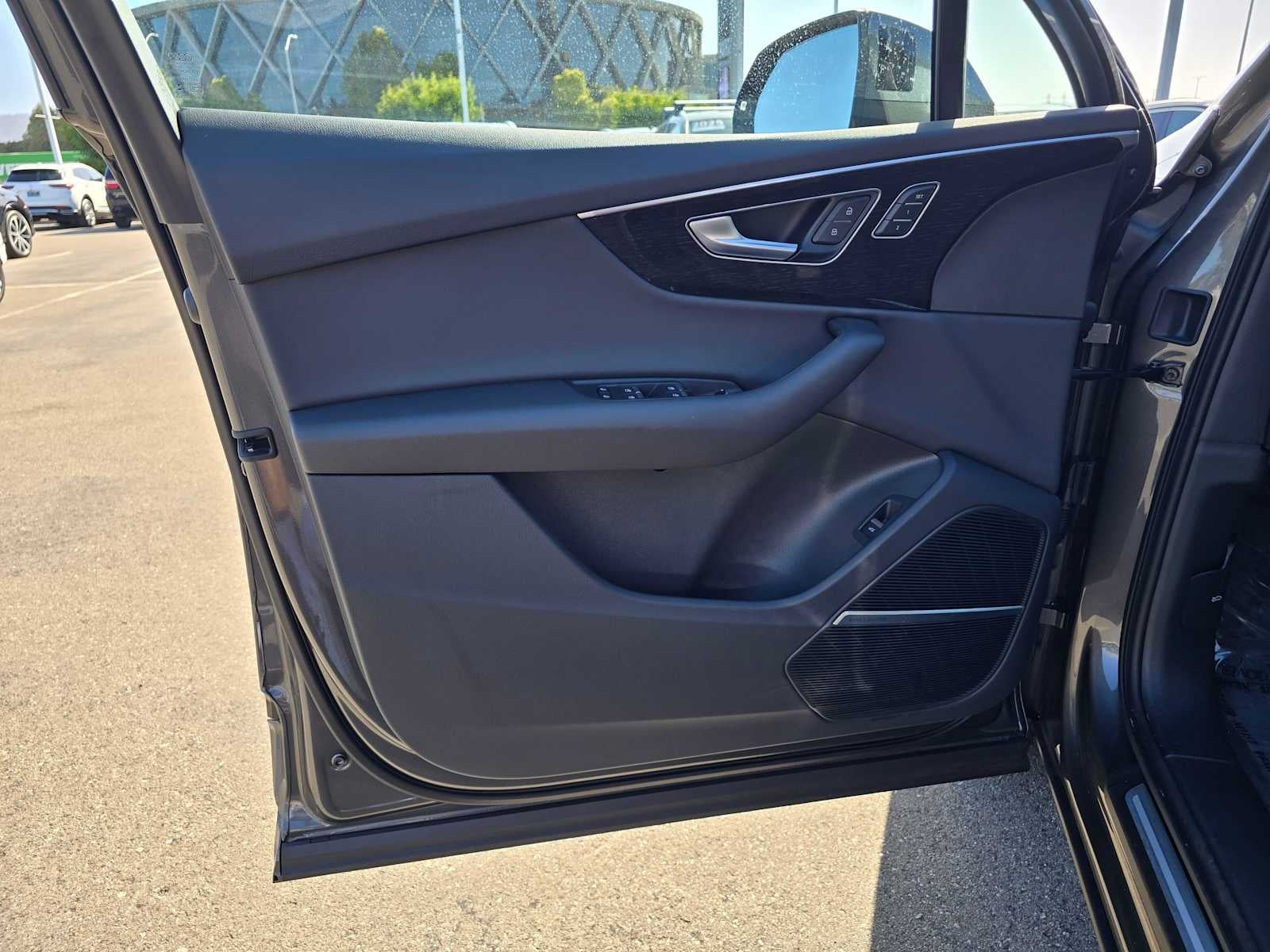 2025 Audi Q7 Premium