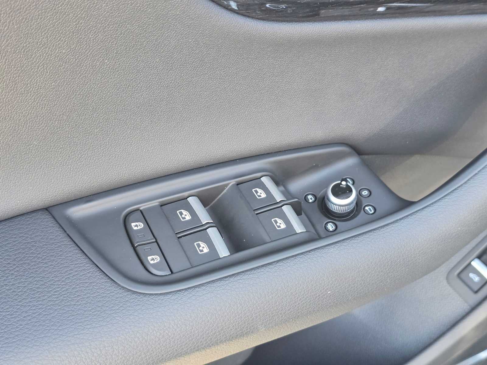 2025 Audi Q7 Premium