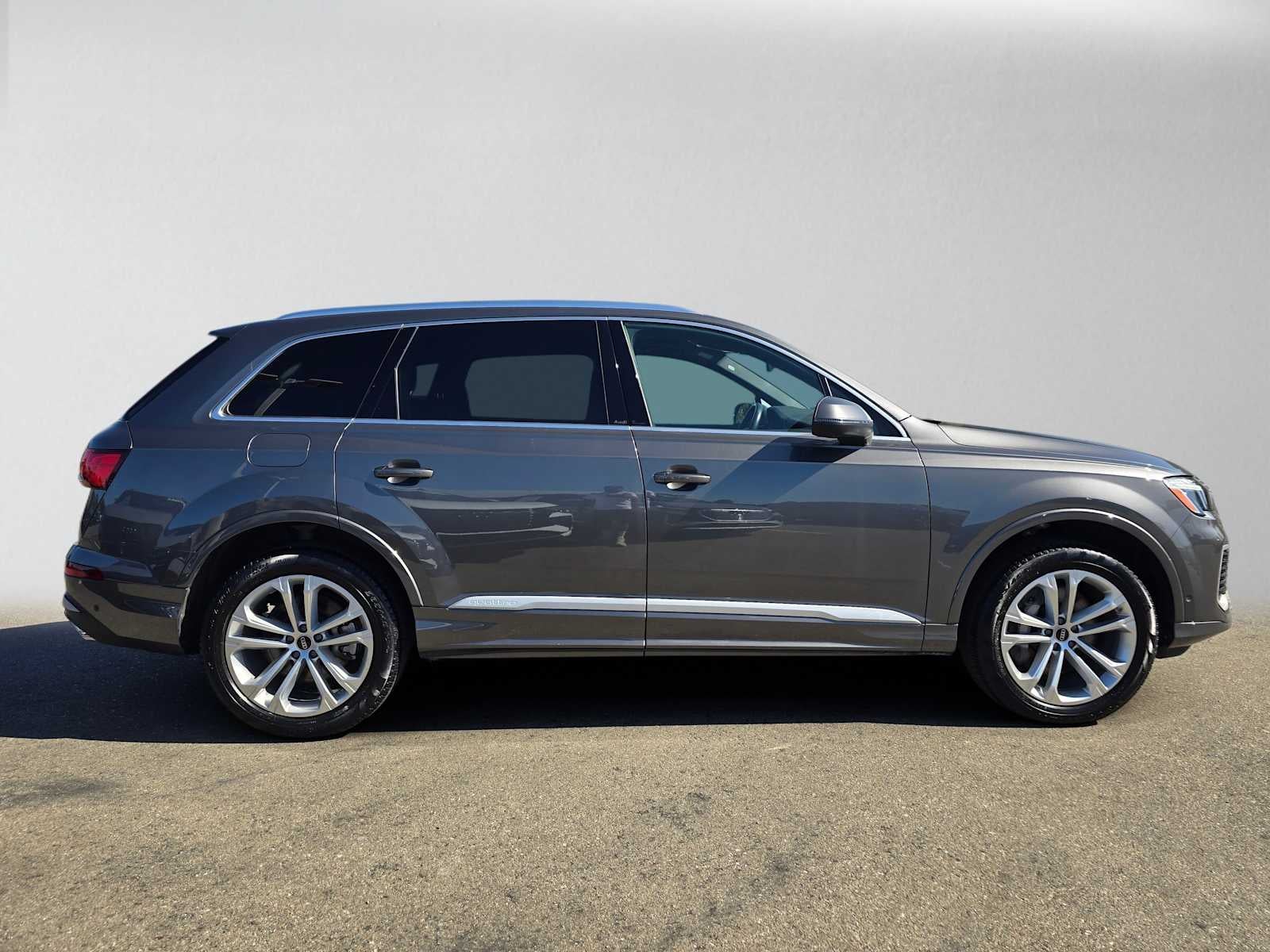 2025 Audi Q7 Premium