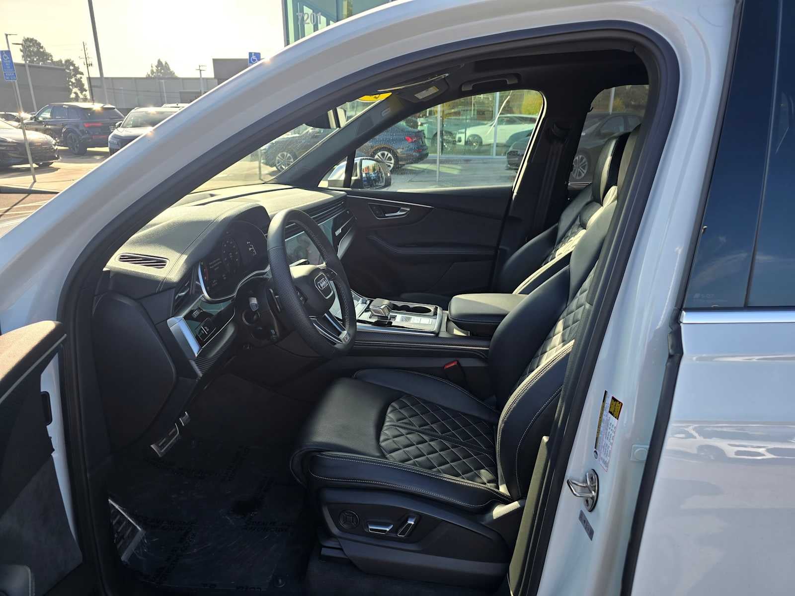 2025 Audi SQ7 Premium Plus