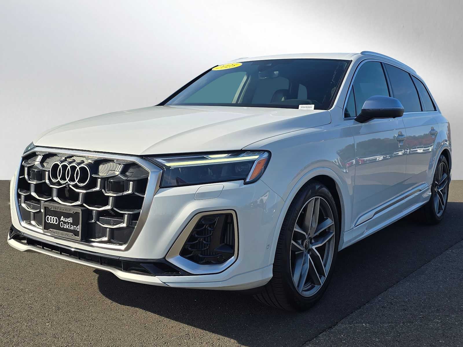2025 Audi SQ7 Premium Plus