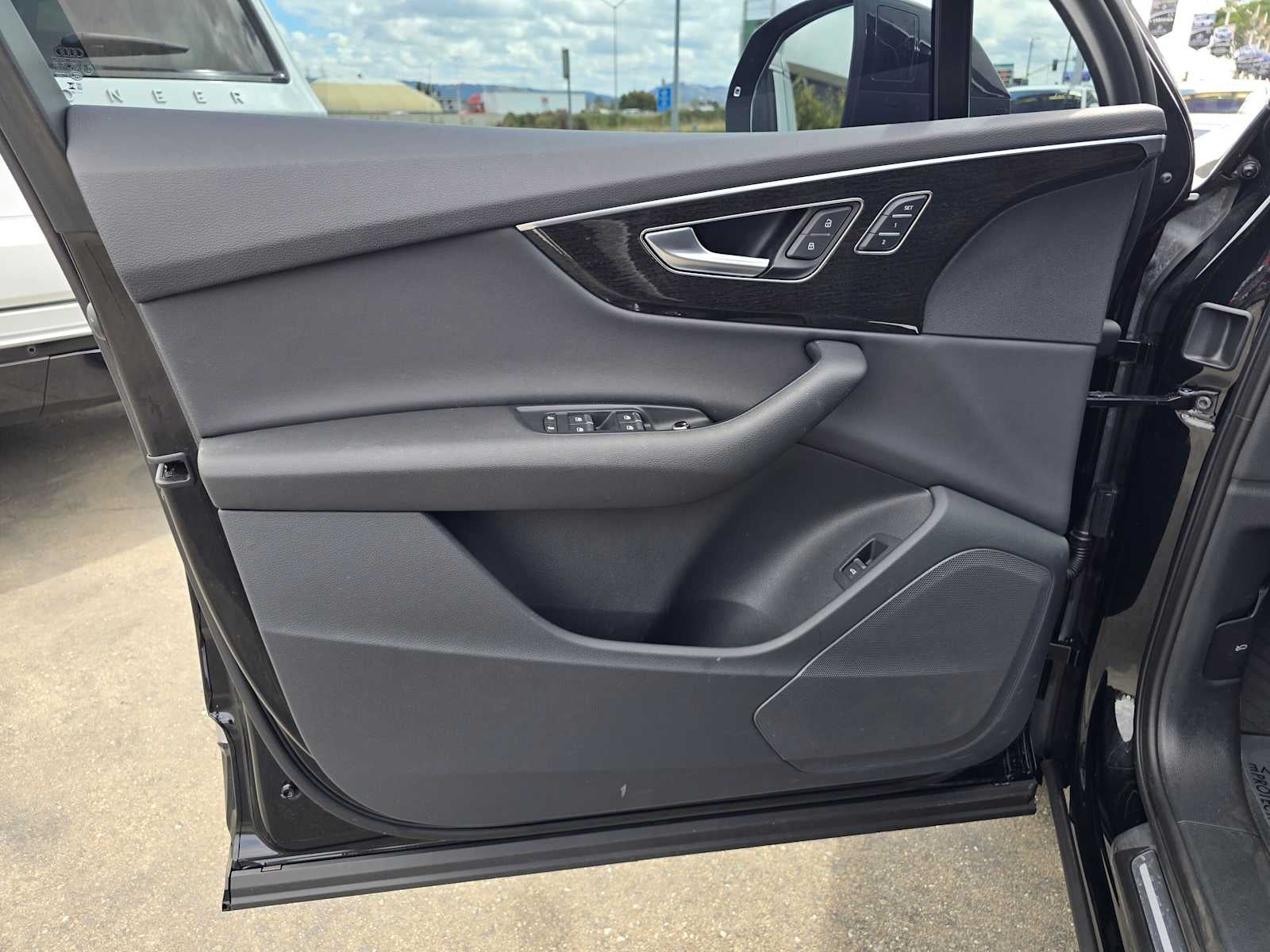 2023 Audi Q7 Premium