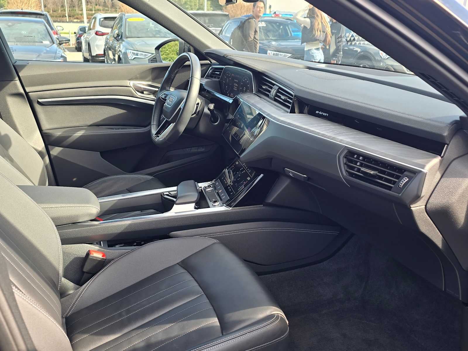 2024 Audi Q8 e-tron Sportback S line Premium