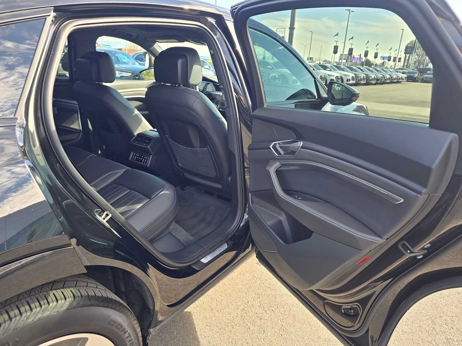 2024 Audi Q8 e-tron Sportback S line Premium