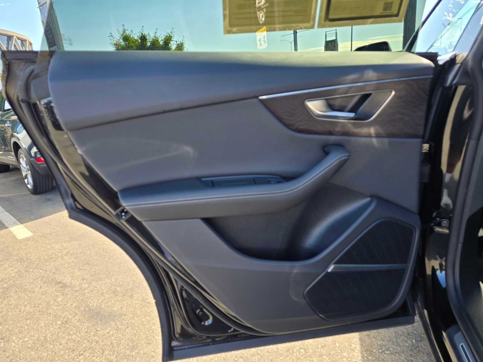 2023 Audi Q8 Premium Plus