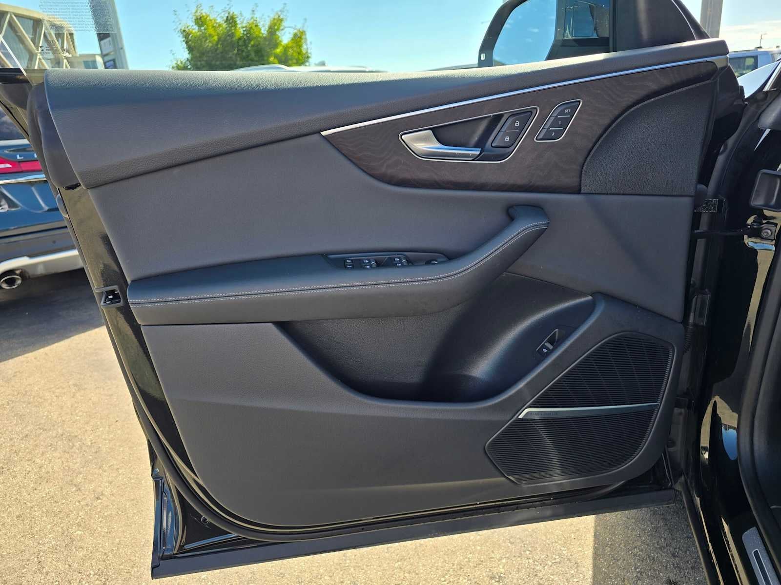 2023 Audi Q8 Premium Plus