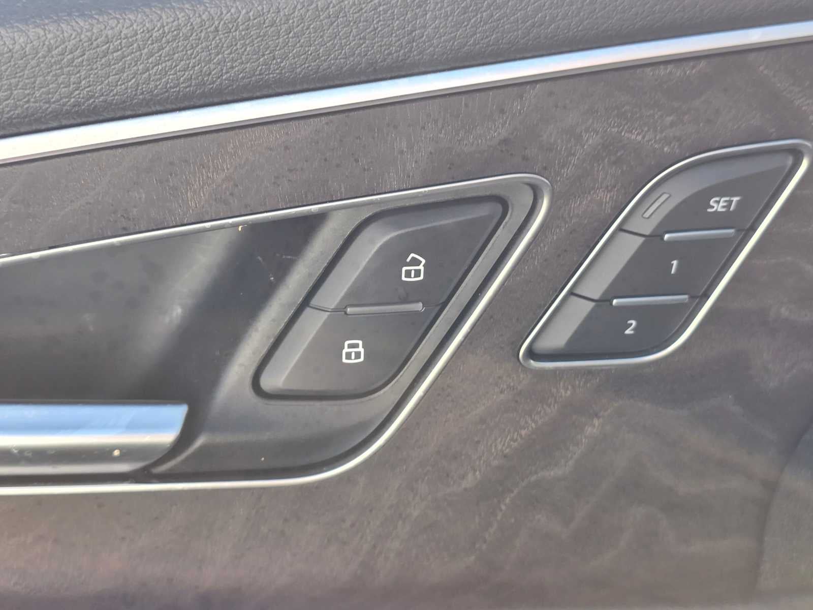 2023 Audi Q8 Premium Plus