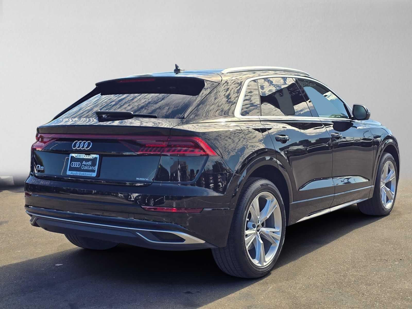 2023 Audi Q8 Premium Plus