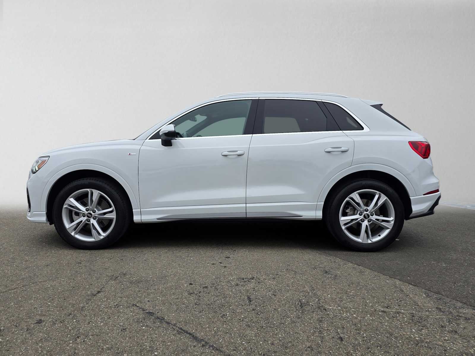 2023 Audi Q3 S line Premium