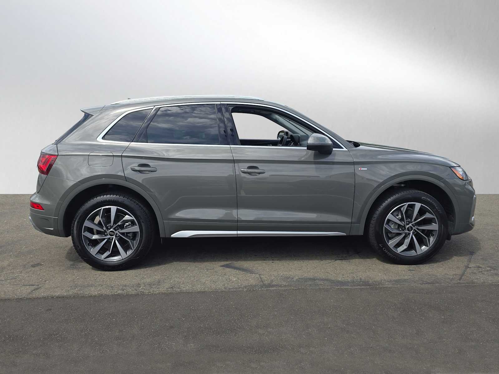 2025 Audi Q5 S line Premium Plus