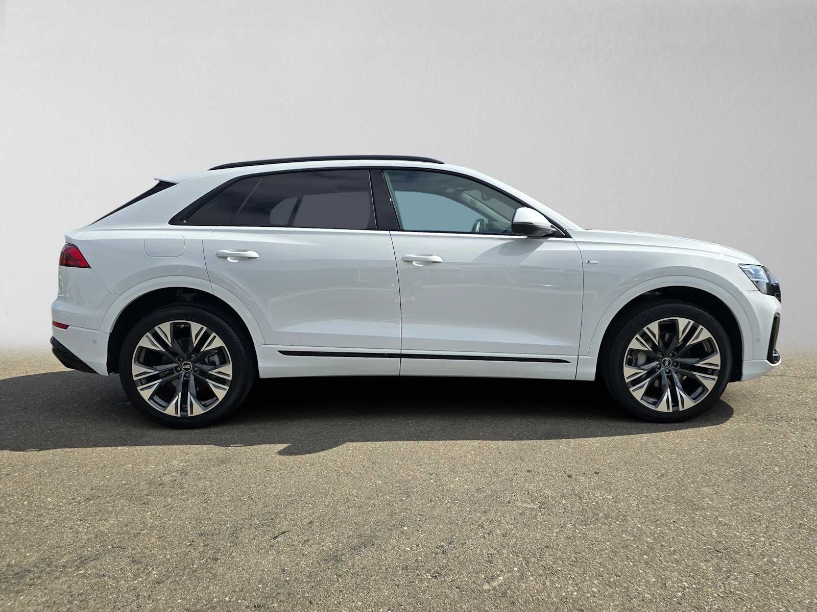 2025 Audi Q8 Premium Plus