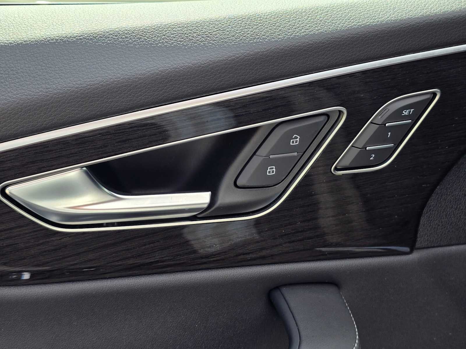 2025 Audi Q8 Premium Plus