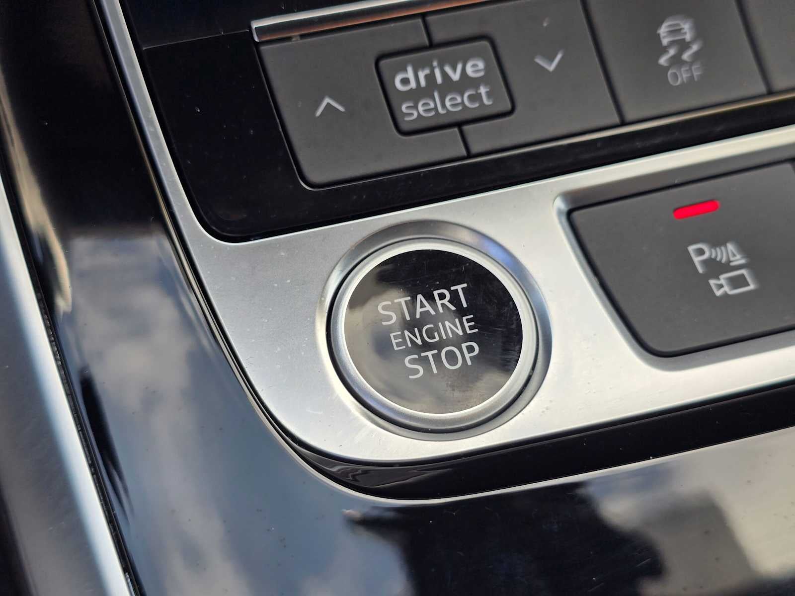 2025 Audi Q8 Premium Plus