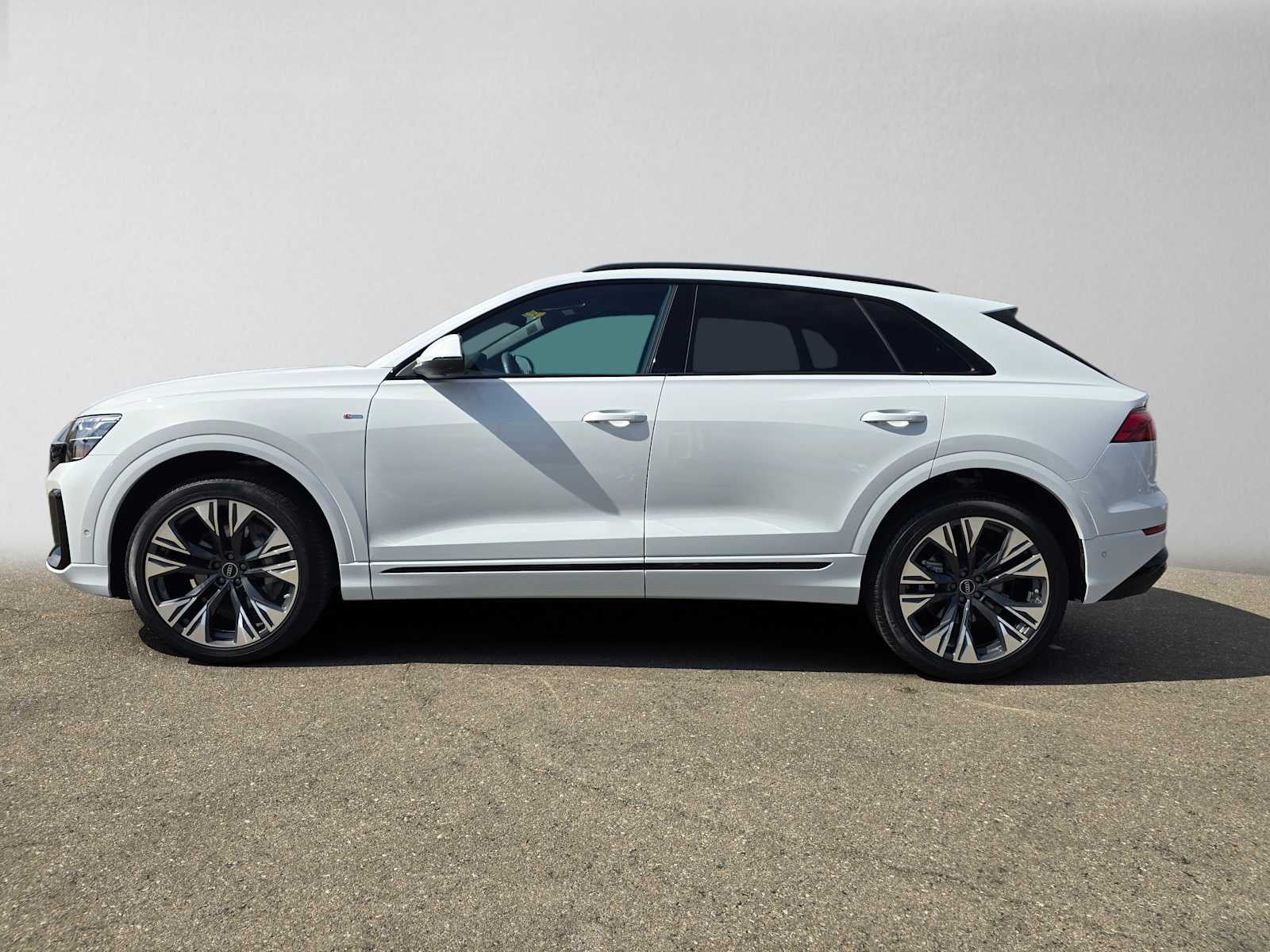 2025 Audi Q8 Premium Plus