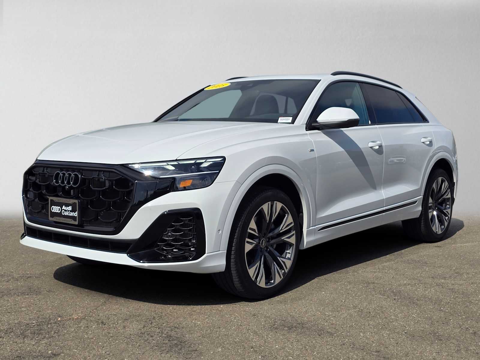 2025 Audi Q8 Premium Plus