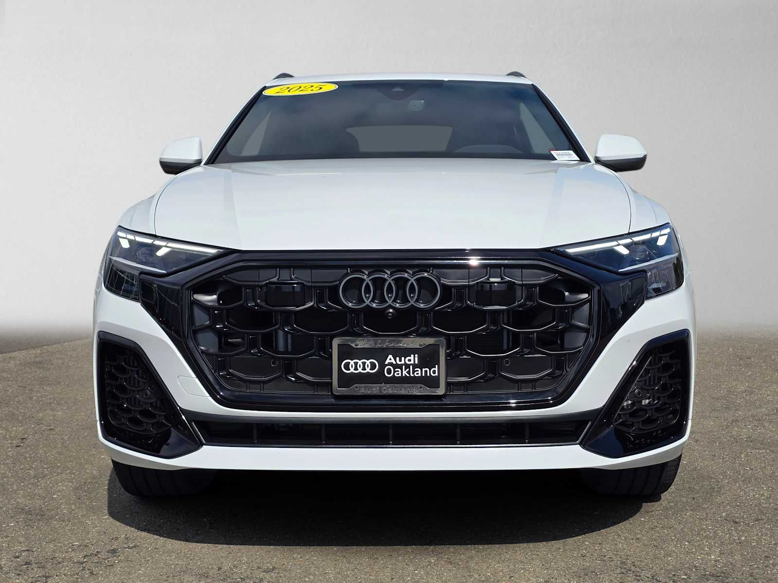 2025 Audi Q8 Premium Plus