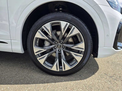 2025 Audi Q8 Premium Plus