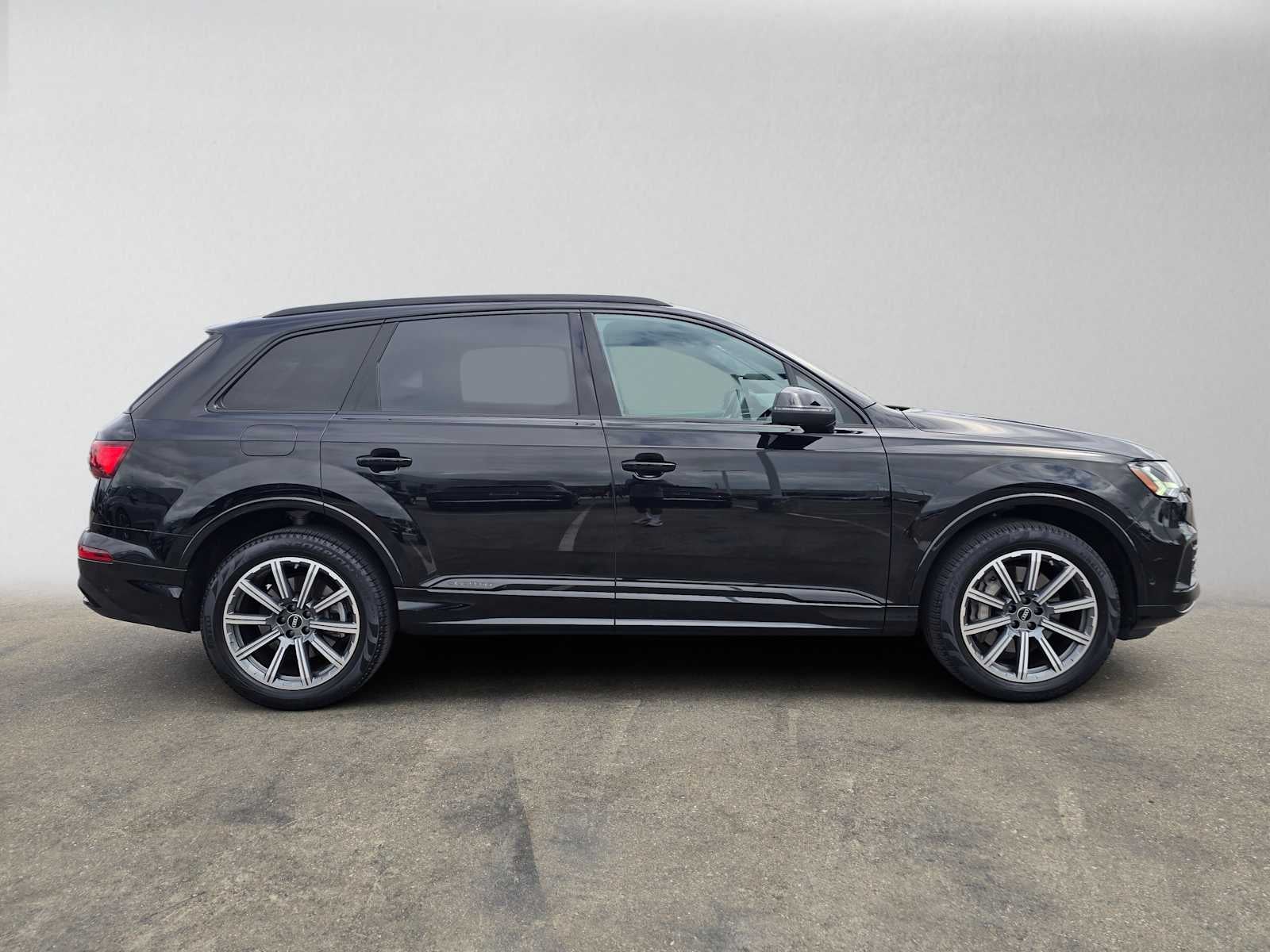 2023 Audi Q7 Premium Plus