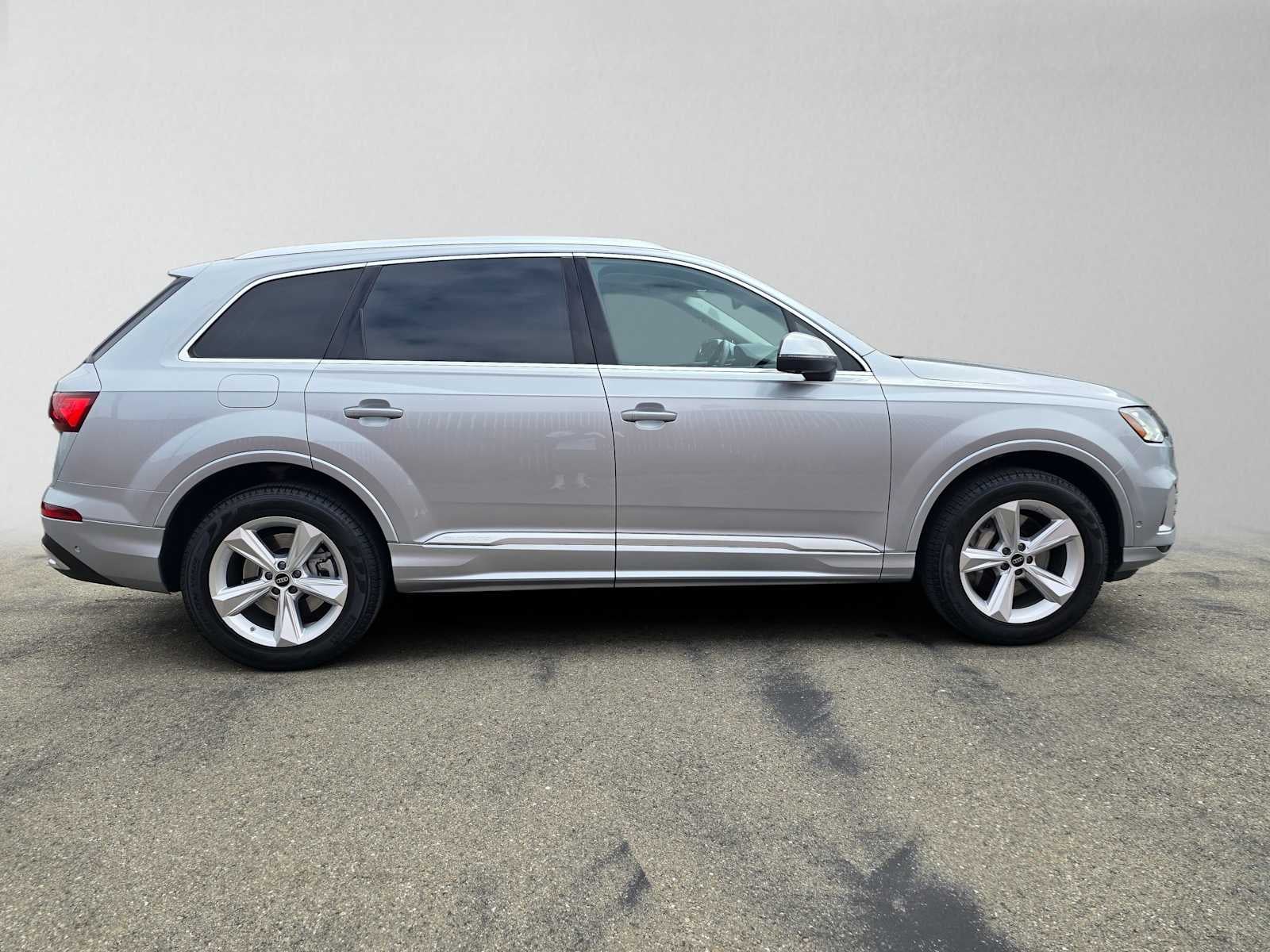 2023 Audi Q7 Premium Plus