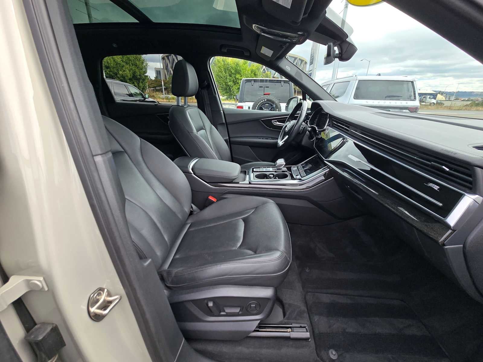 2023 Audi Q7 Premium Plus