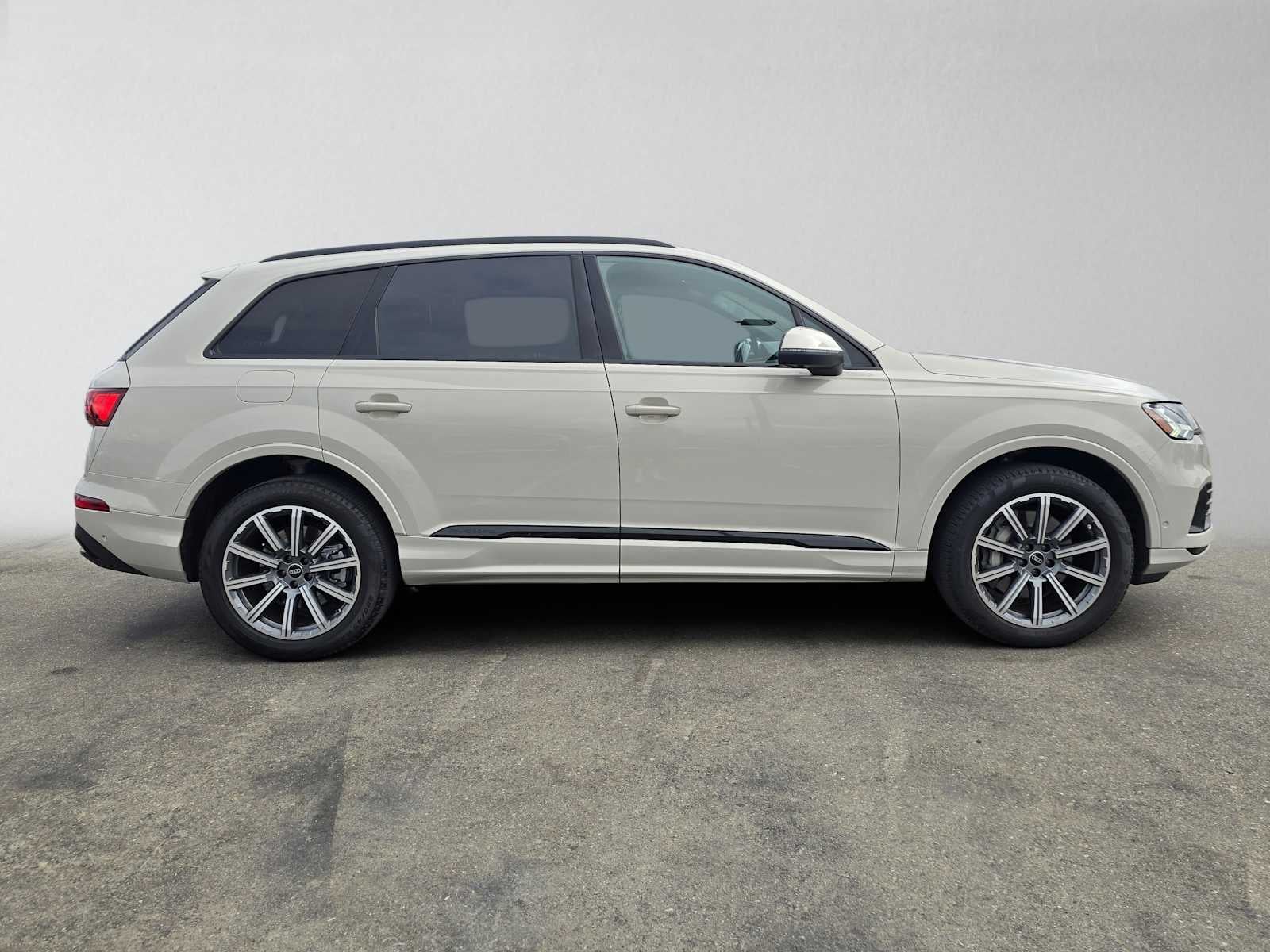 2023 Audi Q7 Premium Plus