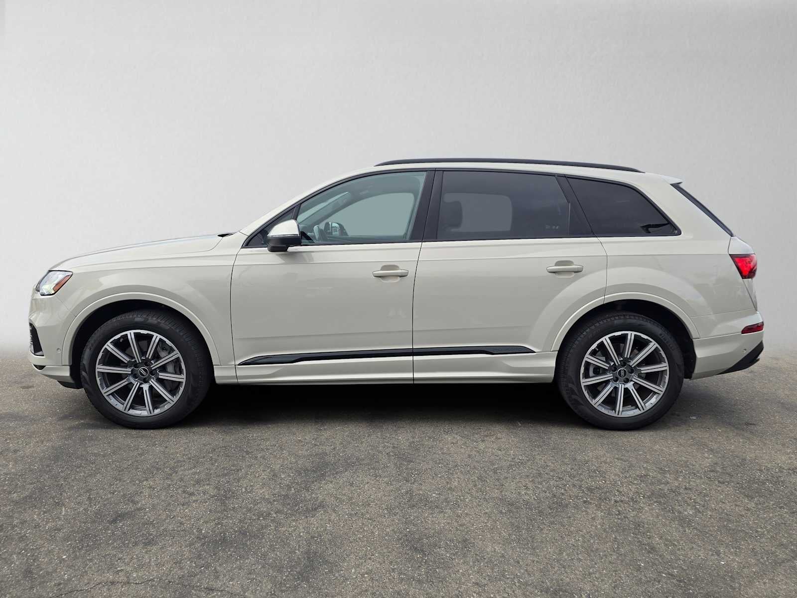 2023 Audi Q7 Premium Plus