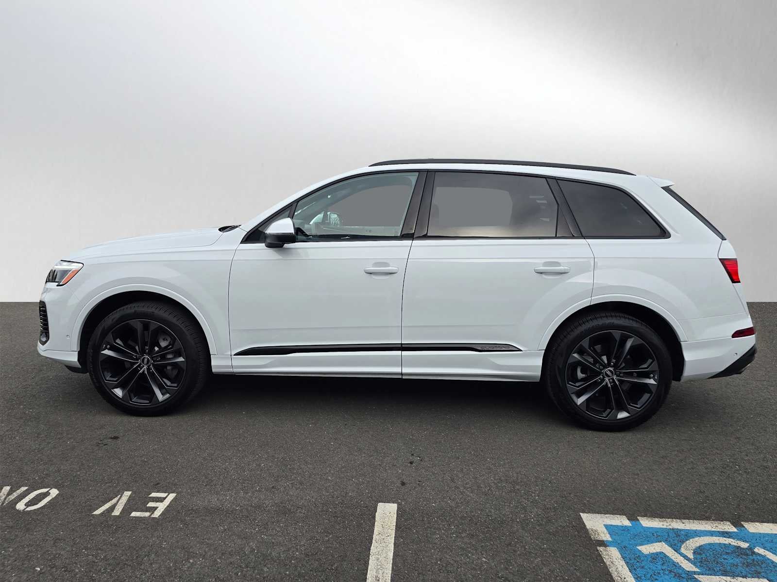 2025 Audi Q7 Premium Plus