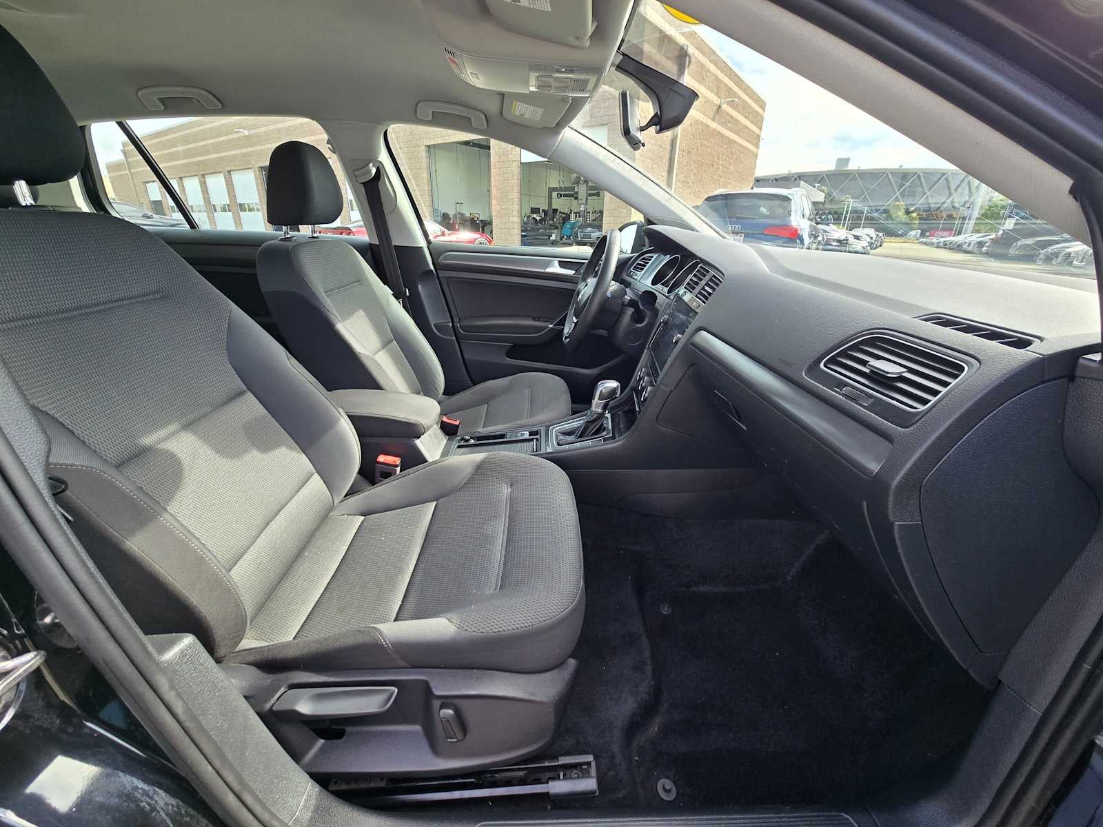 2017 Volkswagen e-Golf SE