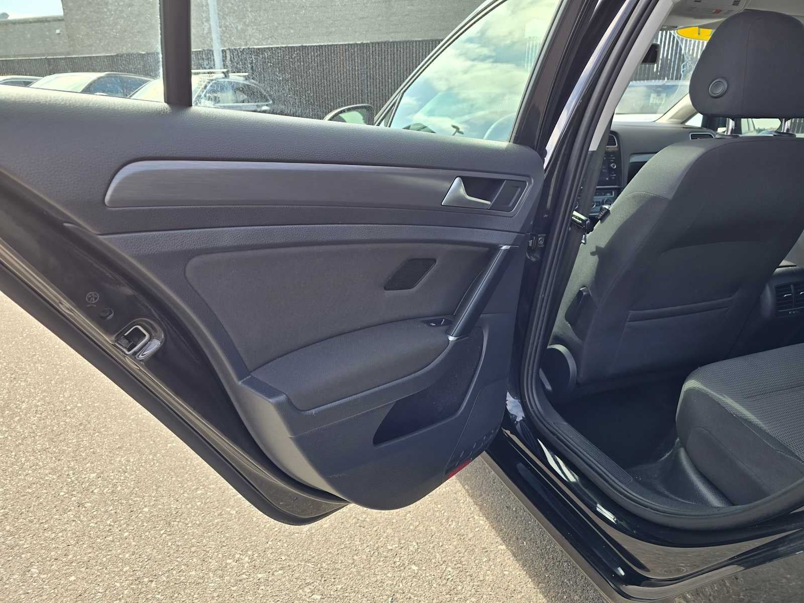 2017 Volkswagen e-Golf SE