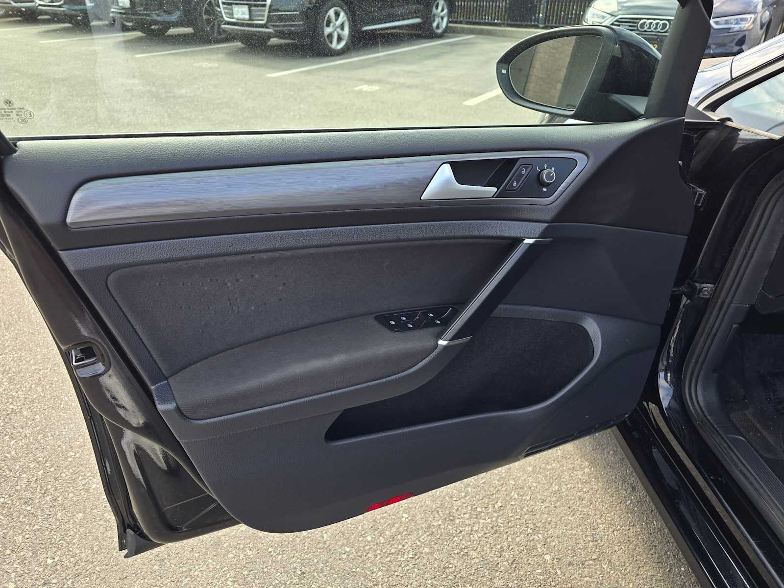 2017 Volkswagen e-Golf SE