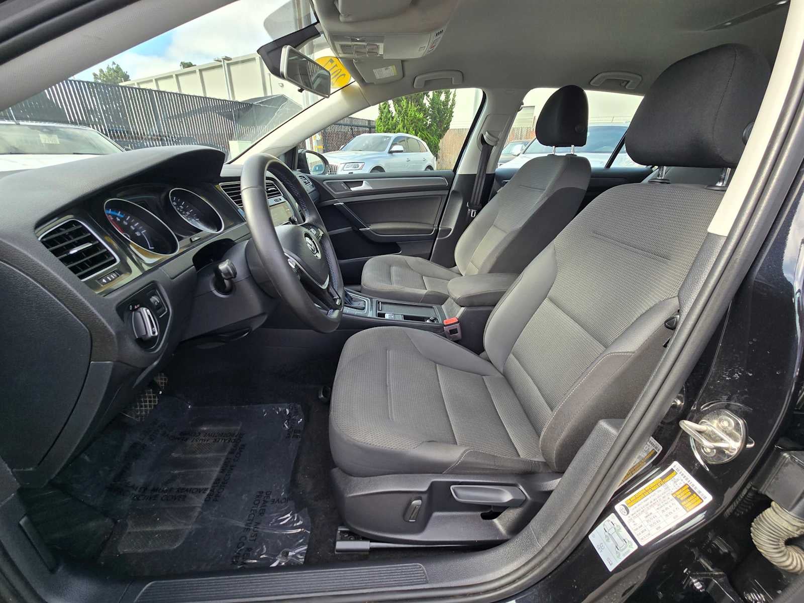 2017 Volkswagen e-Golf SE