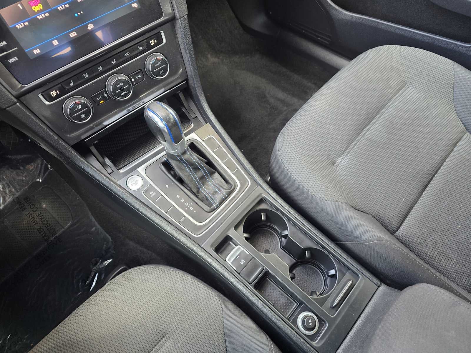2017 Volkswagen e-Golf SE